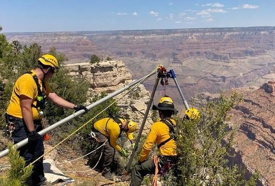 Equipes de resgate no Parque Nacional do Grand Canyon, no Arizona.