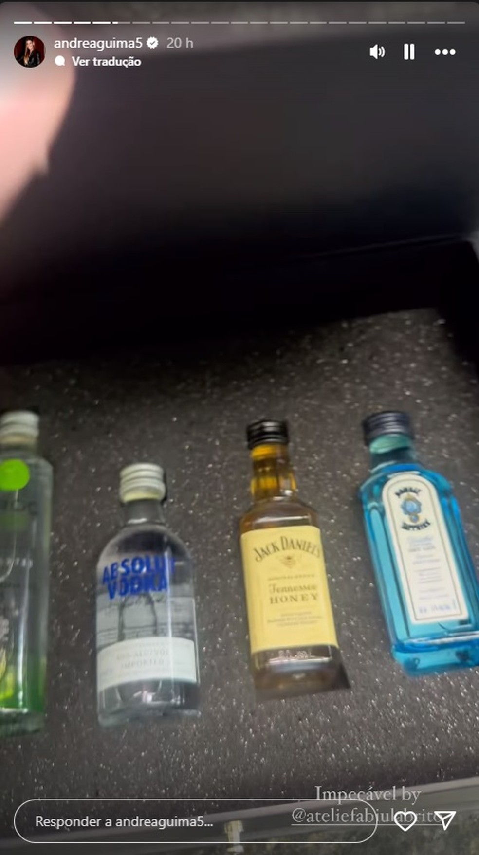 Convidados homens foram agraciados com caixas com bebidas alcoólicas em festa de Anitta — Foto: Reprodução/Instagram