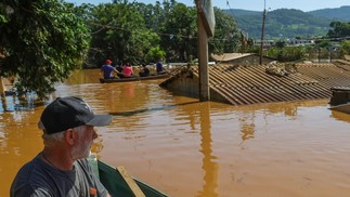 Chuva forte começou na tarde do dia 15 de novembro — Foto: Silvio Avila/AFP