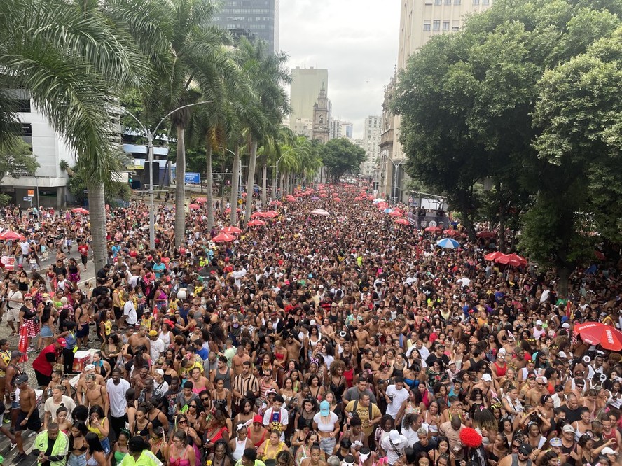 Bloco da Gold, de Léo Santana, na Rua Primeiro de Março