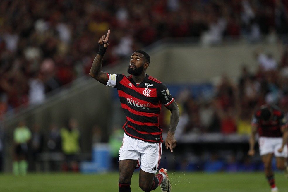 Gerson foi eleito o melhor em campo na vitória do Flamengo contra o Bolívar. Coringa participou de três gols da equipe — Foto: Alexandre Cassiano