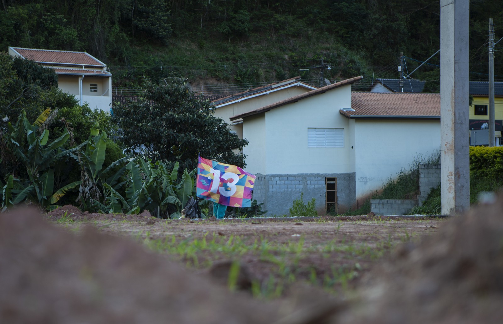 No cenário bucólico de Paraibuna, campanha fervilha em grupos de Facebook e WhatsApp — Foto: Alexandre Cassiano/Agência O Globo