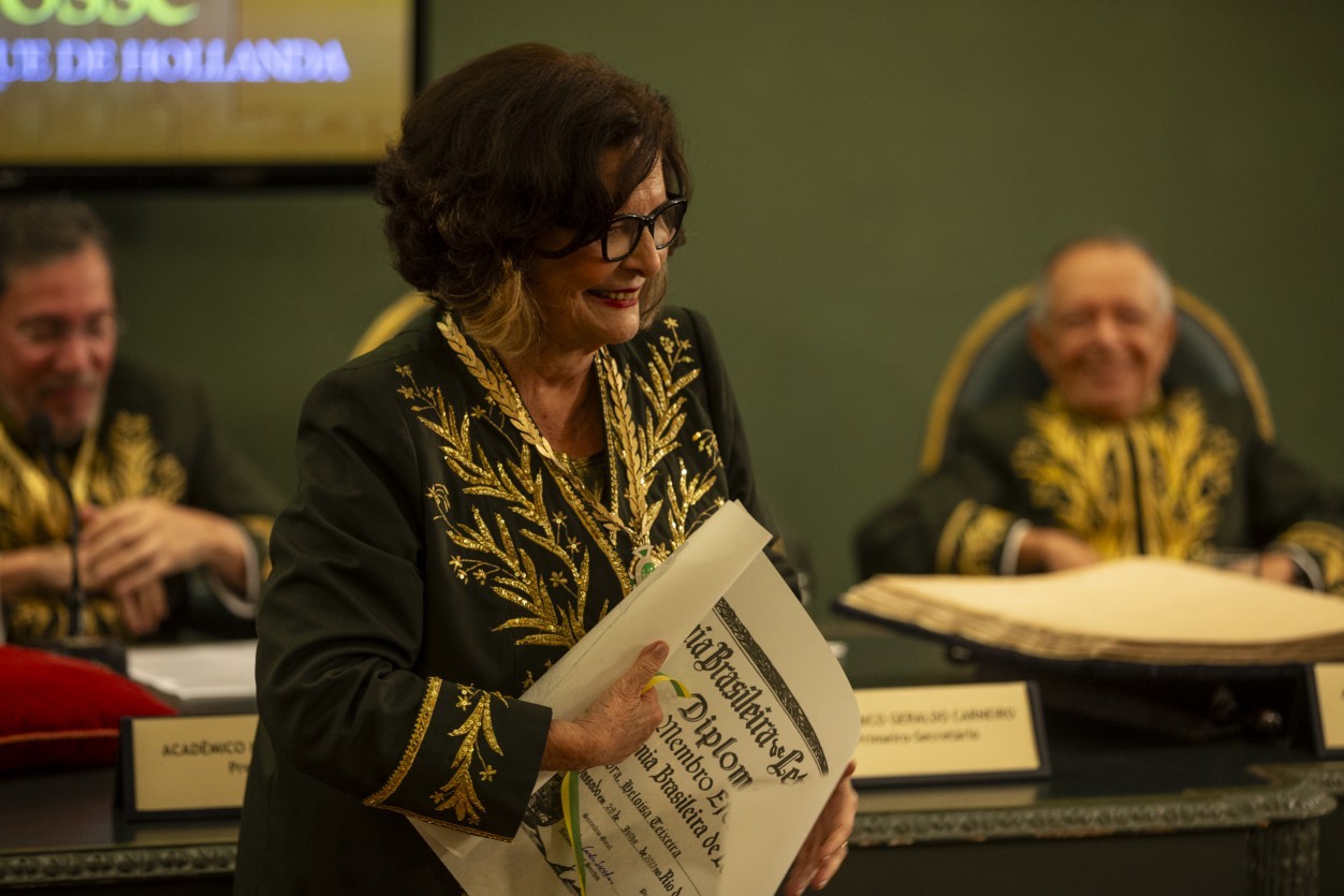 Heloisa é a décima mulher a tomar posse na Academia Brasileira de Letras (ABL) — Foto: Alexandre Cassiano