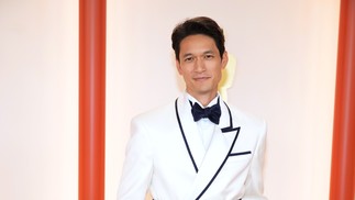 Harry Shum Jr.: terno branco  — Foto: Getty Images