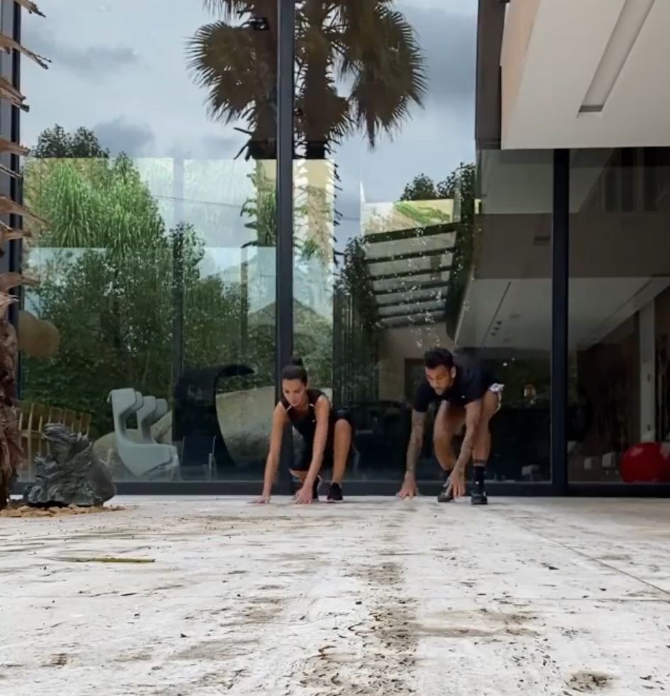 Daniel e Joana treinam na parte externa da casa — Foto: Reprodução/Instagram
