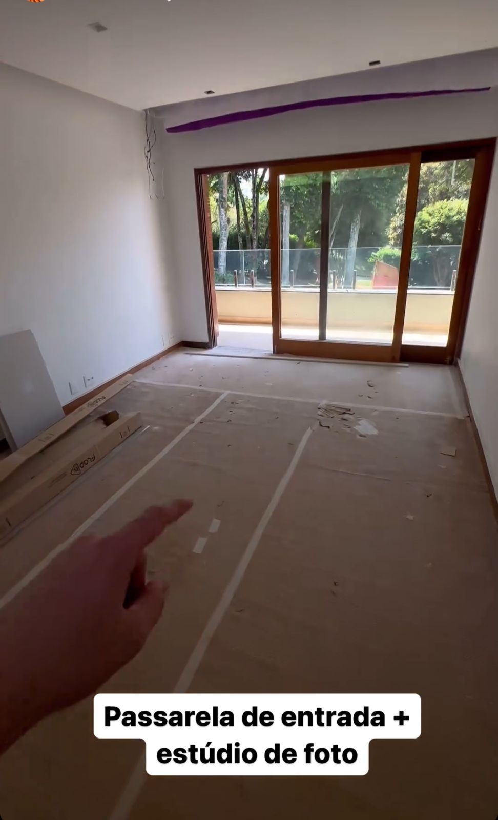 Eliezer mostra reta final da obra de sua casa e de Viih Tube — Foto: Reprodução/Instagram