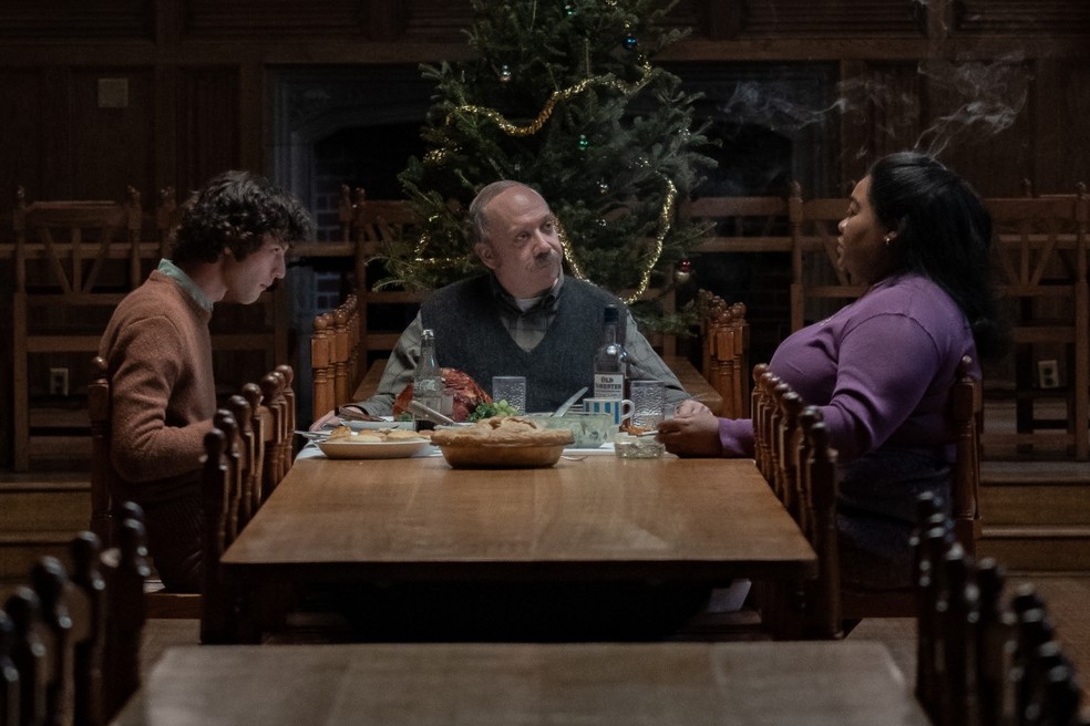 Dominic Sessa, Paul Giamatti e Da Vine Joy Randolph em "Os rejeitados" — Foto: Divulgação