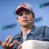 O ator Ashton Kutcher está na lista dos investidores para uma nova startup de IA chamada World Labs, que será lançada pela  Fei-Fei Li nesta sexta-feira - David Paul Morris/Bloomberg