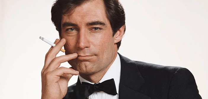 Timothy Dalton fez apenas dois filmes: "007 – Marcado para a Morte" e "007 – Permissão para Matar", lançados em 1987 e 1989 — Foto: Divulgação