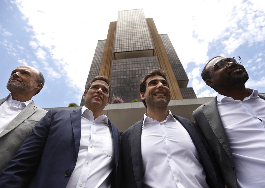 Diretores do Banco Central participaram de protesto de servidores no dia da reunião do Copom. Na foto, Maurício Moura, Roberto Campos Neto, Gabriel Galípolo e Ailton de Aquino