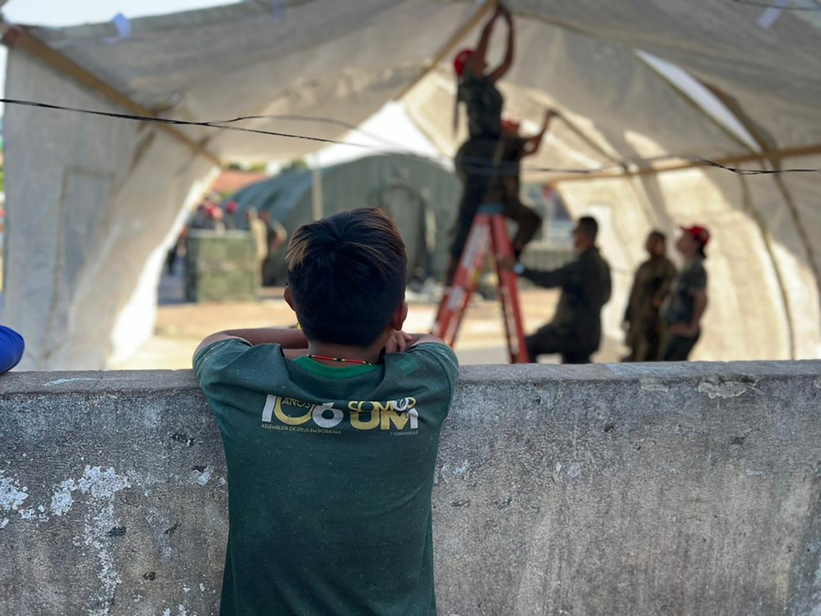 Hospital de campanha para atender indígenas ianomamis começa a ser montado em Boa Vista.  — Foto: Caíque Rodrigues/g1 RR