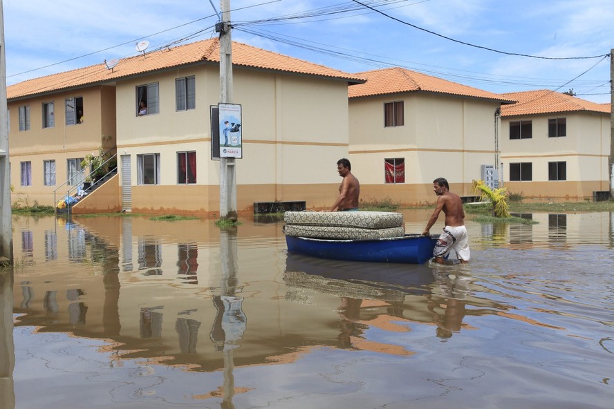 Condomínio Minha Casa, Minha Vida alagado em Maricá (RJ)