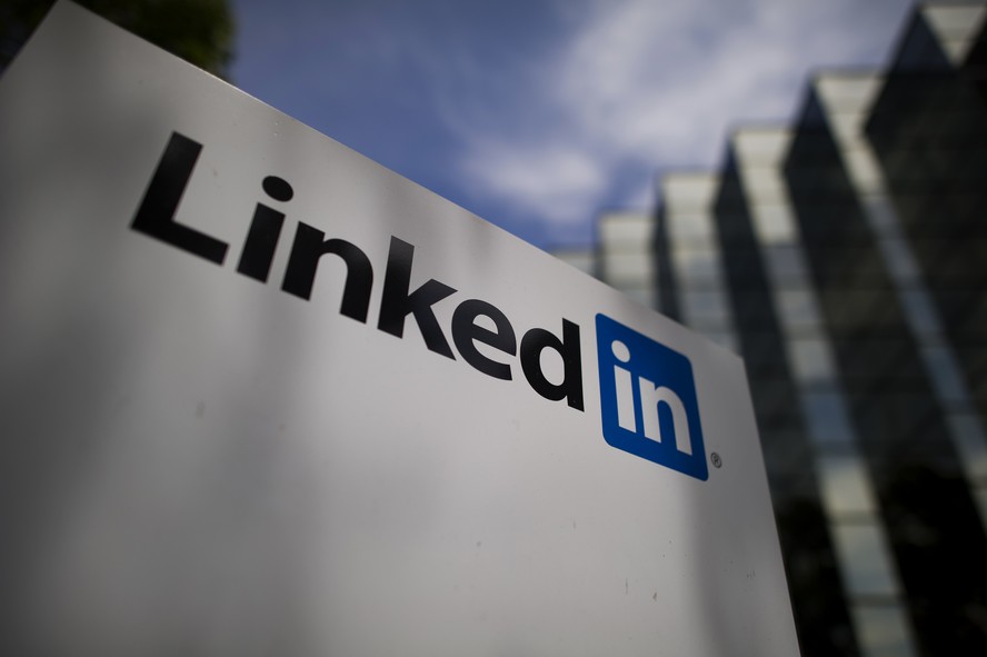 Em 2016, quando a Microsoft anunciou a compra do LinkedIn por US$ 26,2 bi, era considerado o maior negócio da gigante de tecnologiaBloomberg