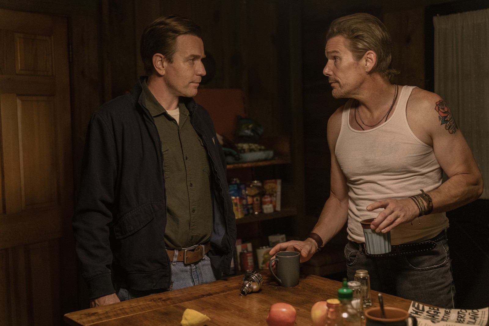 'Raymond & Ray', com Ewan McGregor e Ethan Hawke — Foto: Divulgação