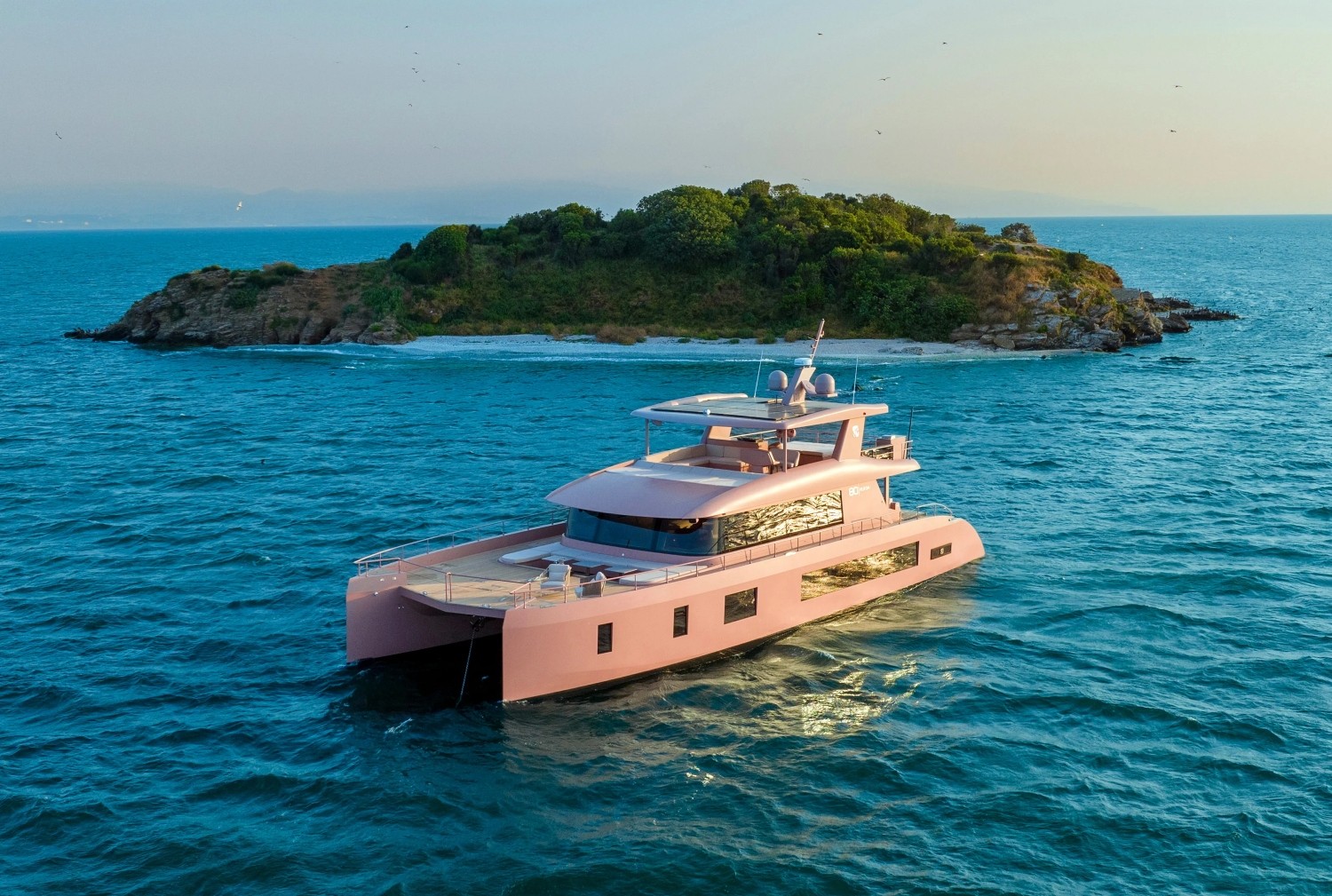 Iate rosa da Barbie foi vendido por mais de R$ 28 milhões — Foto: Courtesy VisionF Yachts/SWNS