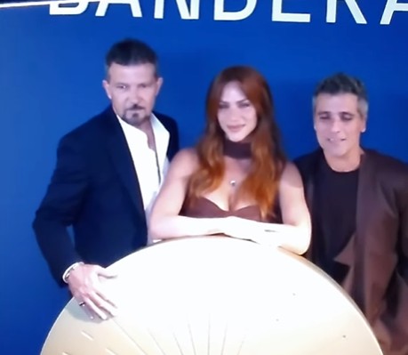 Antonio Banderas posa com Giovanna Ewbank e Bruno Gagliasso — Foto: Reprodução/Instagram