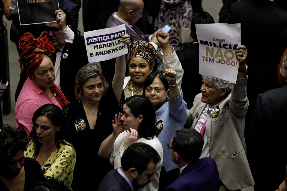 Na Câmara, deputados comemoram manutenção da prisão de Chiquinho Brazão — Foto: Brenno Carvalho / Agência O Globo.