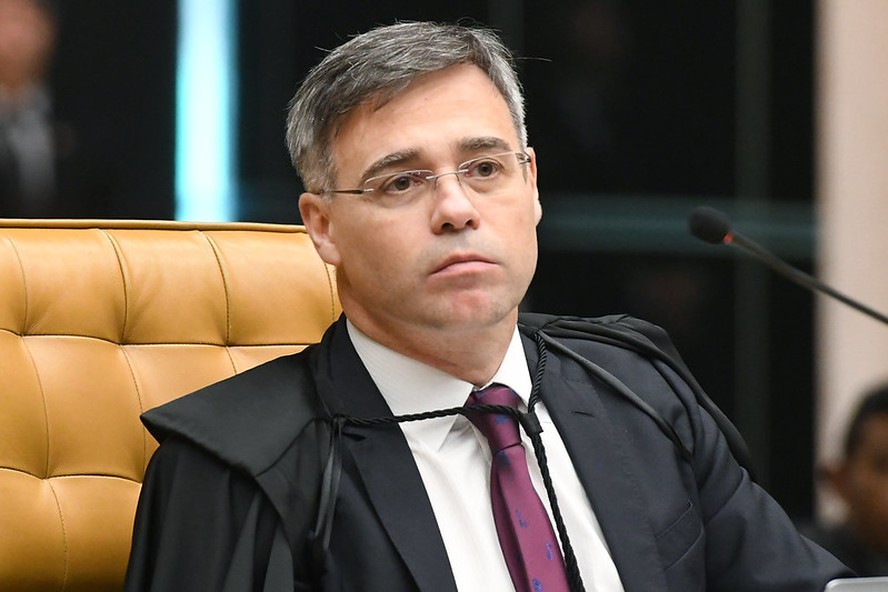 O ministro André Mendonça, durante sessão do STF: ele pediu vista processo que trata de pagamento de  precatórios