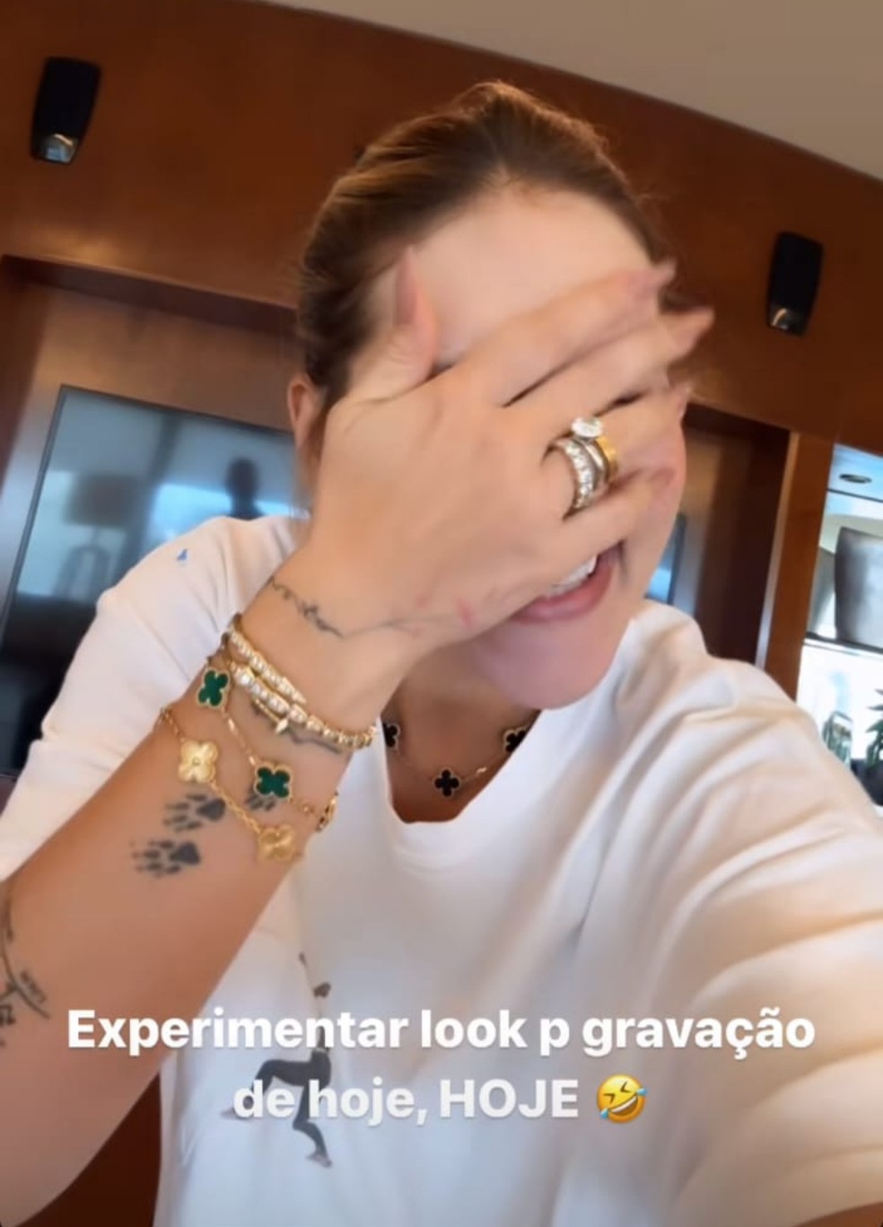 Virgínia Fonseca exibiu joias luxuosas em registro na rede social — Foto: Reprodução Instagram