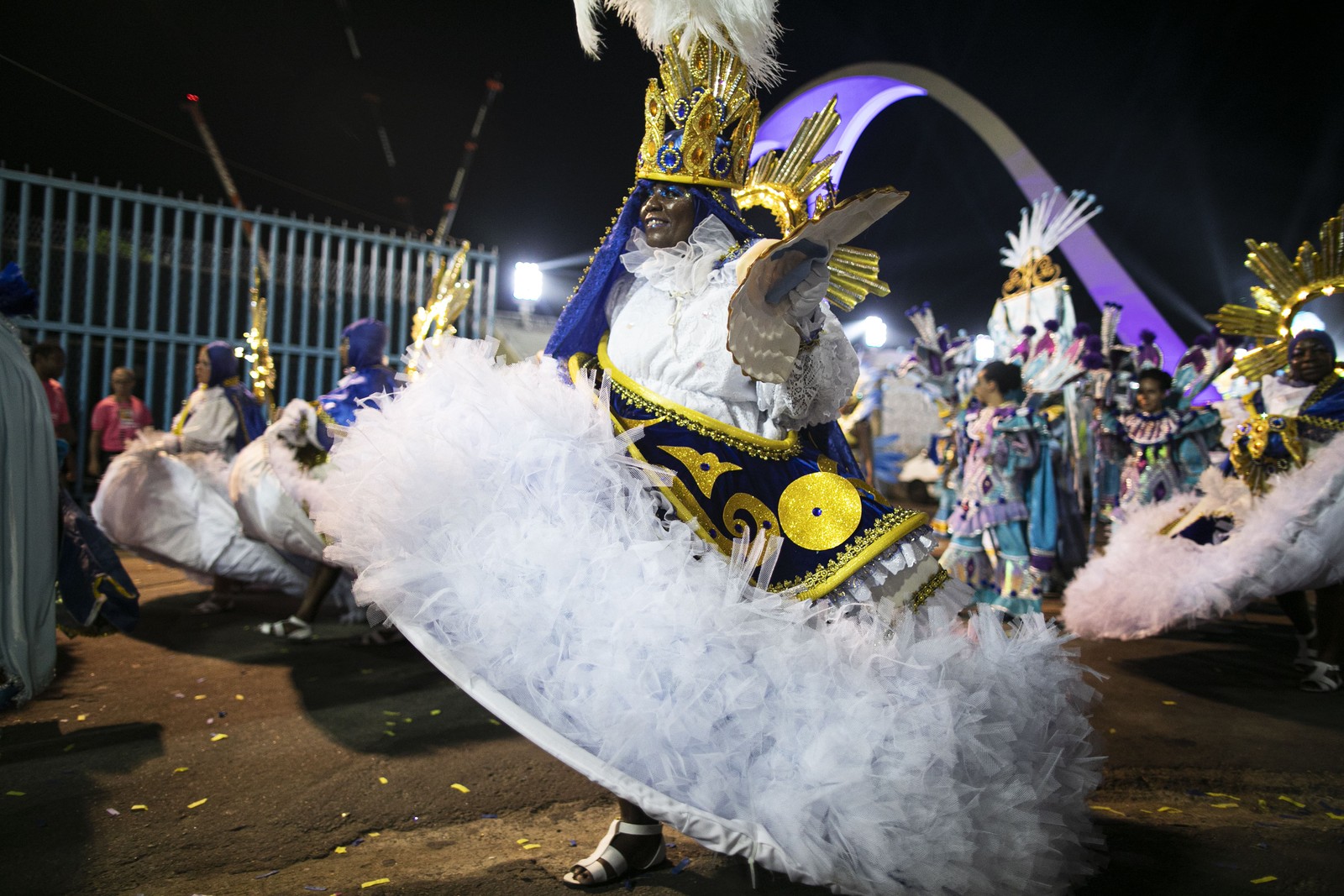 Missão cumprida. A satisfação e o cansaço de quem cumpriu com maestria o oficio de baiana — Foto: Guito Moreto/Agência O Globo