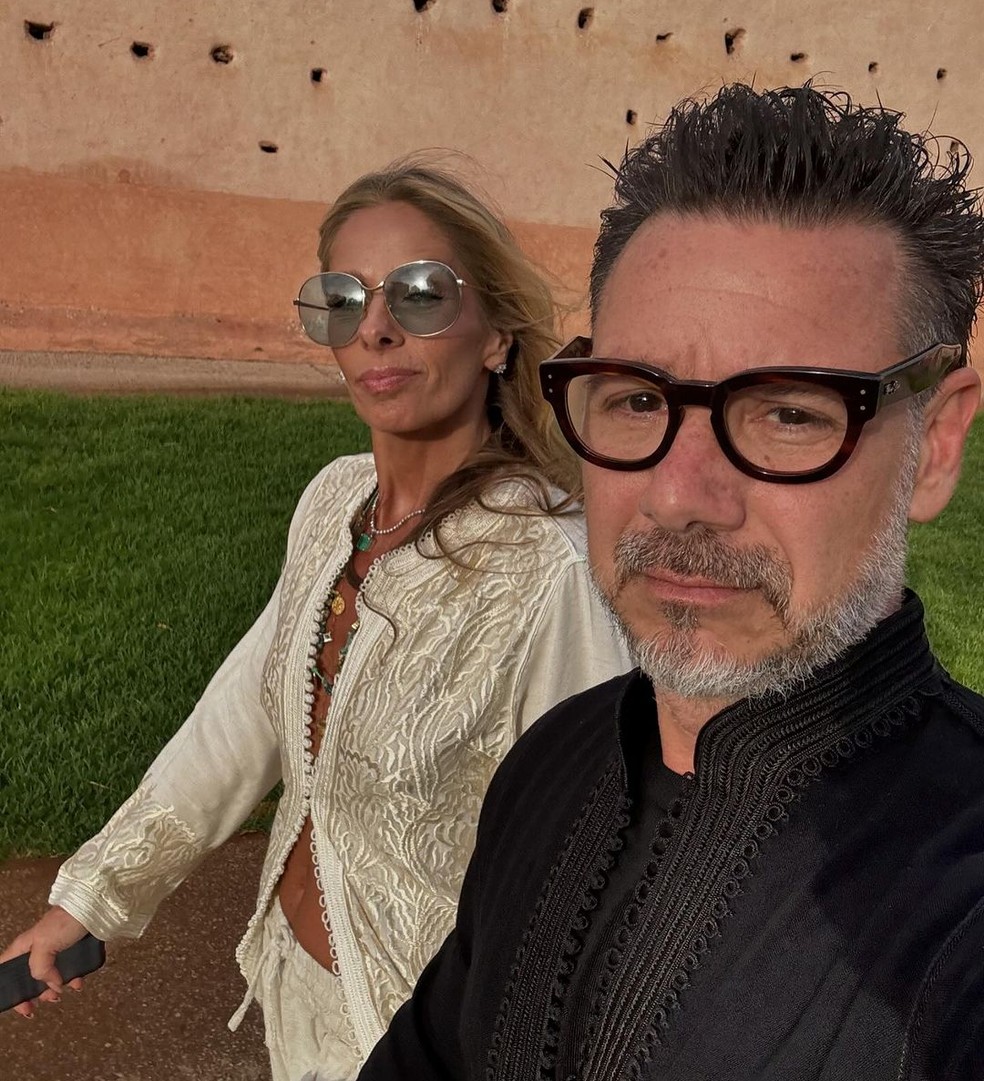 Adriane Galisteu e o marido, o estilista Alexandre Iodice, com quem é casada há 14 anos — Foto: @aleiodice