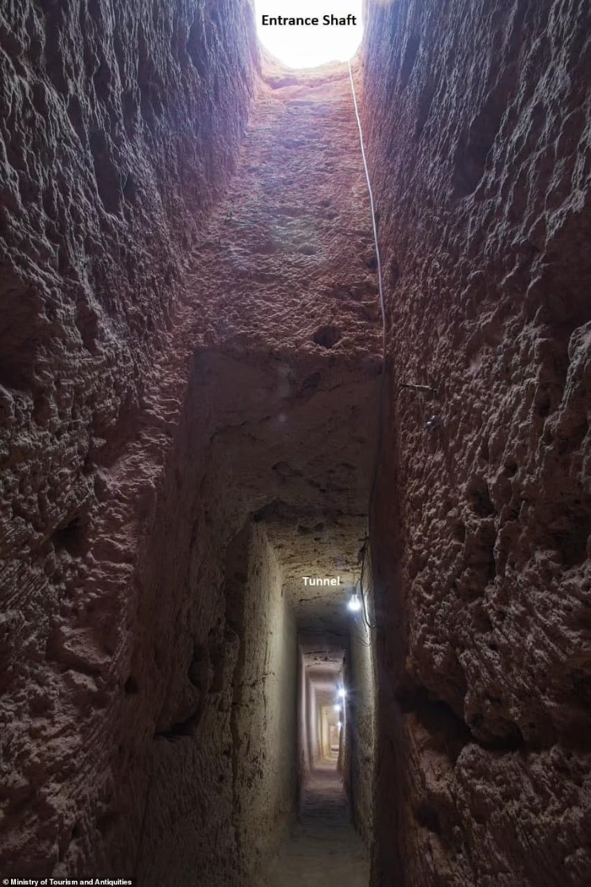 O túnel fica localizado cerca de 13 metros abaixo da superfície terrestre — Foto: Divulgação/Ministério do Turismo e Antiguidades