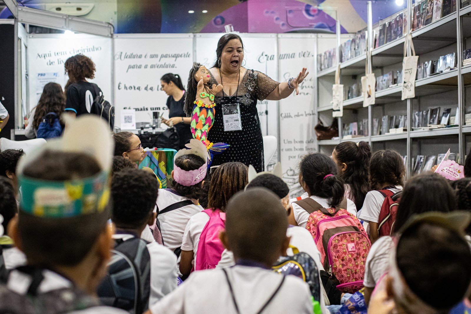 Contação de história na Bienal do Livro celebra 40 anos — Foto: Hermes de Paula/Agência O Globo