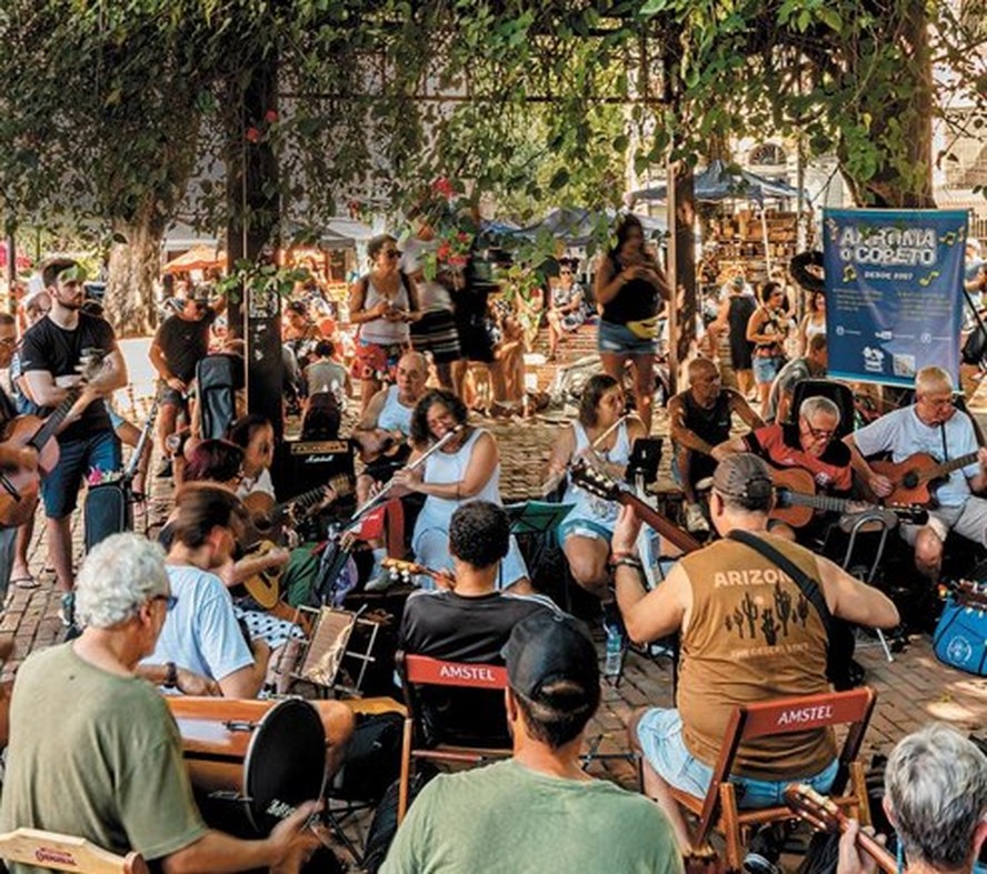 Roda de choro na Praça São Salvador: programa, domingo pela manhã, é o único que tem aprovação unânime dos moradores dos arredores