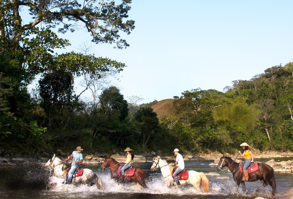 Cavalgada numa fazenda em Casimiro de Abreu, no Estado do Rio — Foto: Divulgação / TurisRio / Jorge Ronald