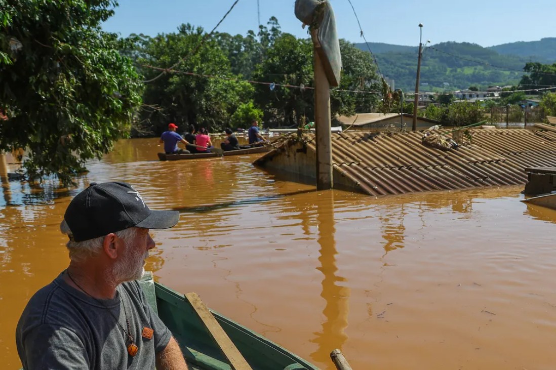 Chuva forte começou na tarde do dia 15 de novembro — Foto: Silvio Avila/AFP