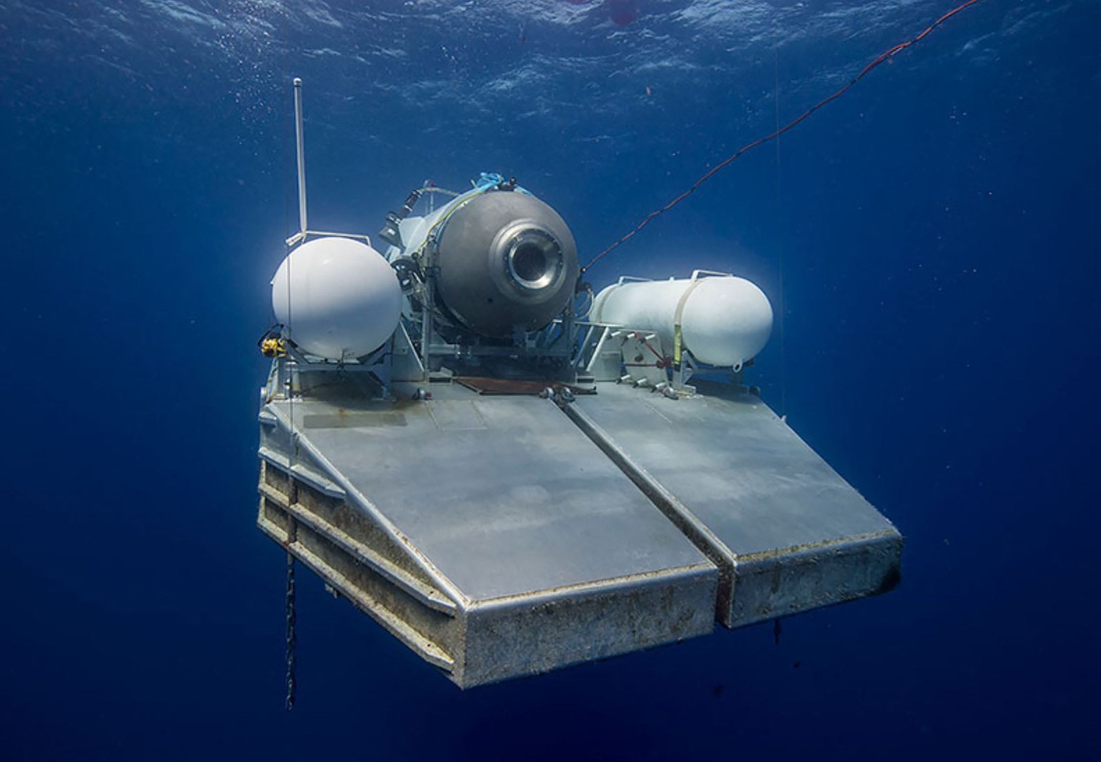 Equipes de resgate expandiram a busca debaixo d'água enquanto corriam contra o tempo para encontrar um submersível turístico de mergulho profundo Titan que desapareceu perto do naufrágio do Titanic com cinco pessoas a bordo - Foto AFP PHOTO / OceanGate Expeditions