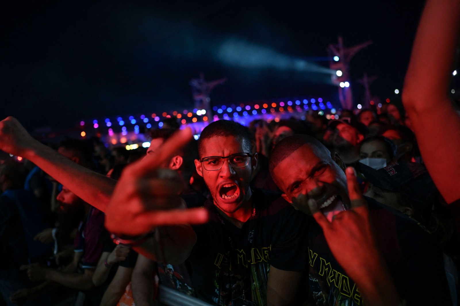 Fãs da banda Gojira curtem show durante o primeiro dia do Rock in Rio, em 2 de setembro de 2022 — Foto: Mauro Pimentel / AFP