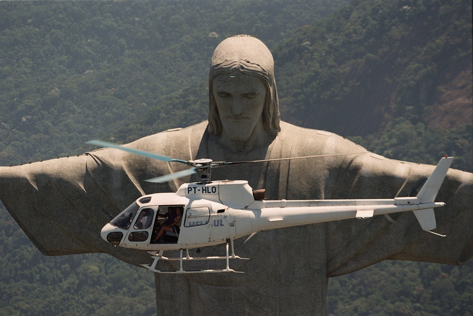 Vôos panorâmicos no RIO - Cristo Redentor - Foto Márcia Foletto / Agência O Globo