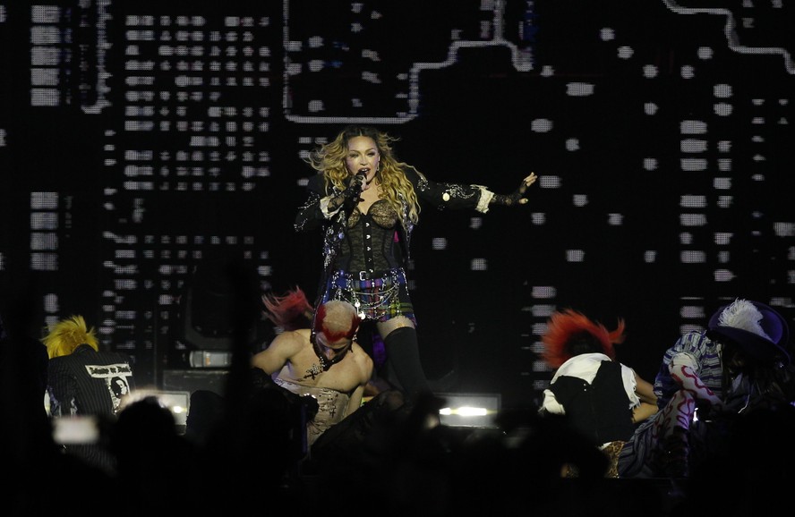 A cantora Madonna durante show na Praia de Copacabana, no Rio de Janeiro