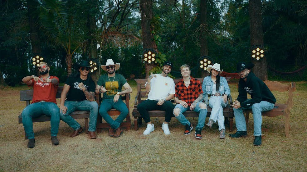 SC Agronejo: Da esquerda: Us Agroboy (Jota Lennon, Gabriel Vittor), Loubet, Lucca & Mateus, Ana Castela e Luan Pereira — Foto: Fábio Rojas