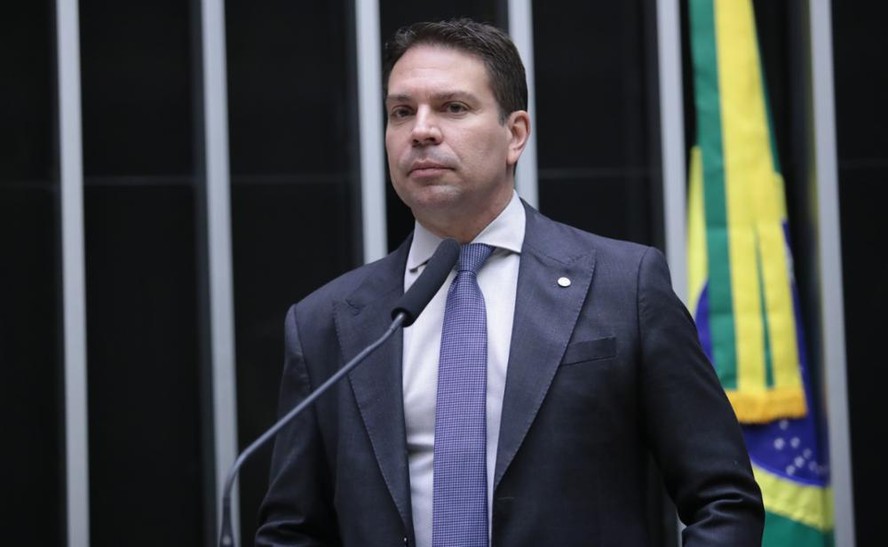 O deputado federal Alexandre Ramagem, na tribuna da Câmara