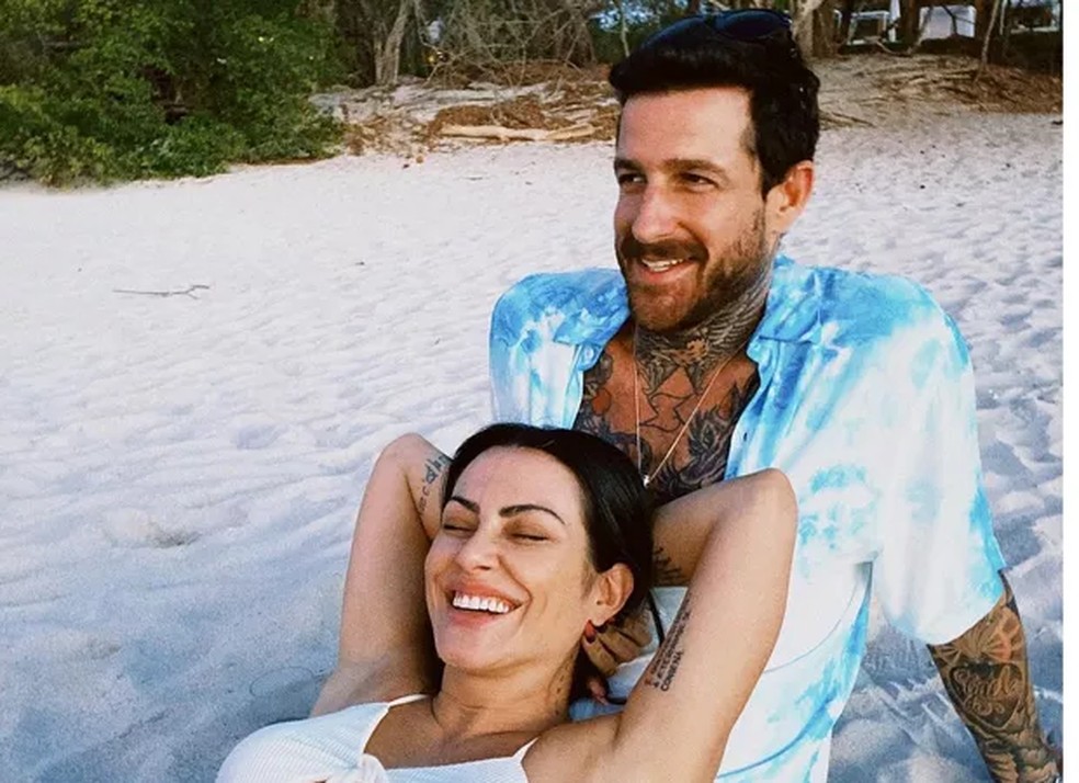 Cleo e Leandro assumiram o relacionamento em janeiro 2021 — Foto: Reprodução Instagram