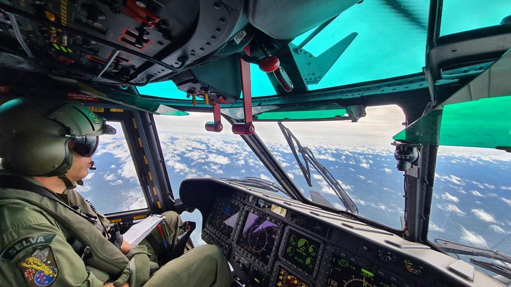 Aeronaves do Exército estão sendo usadas nas buscas pelo indigenista da Funai, Bruno Araújo e o correspondente britânico Dom Phillips, desaparecidos na Amazônia desde domingo (5) — Foto: Comando Militar da Amazônia / AFP