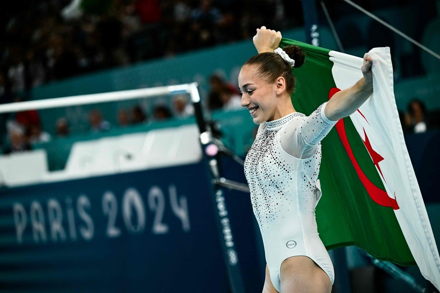 Kaylia Nemour faz história e é primeira africana a conquistar medalha na ginástica artística