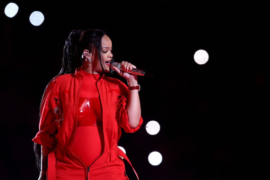 Rihanna em show do intervalo do Super Bowl