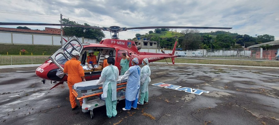 Equipe de socorristas leva de helicóptero a escritora Roseana Murray para hospital