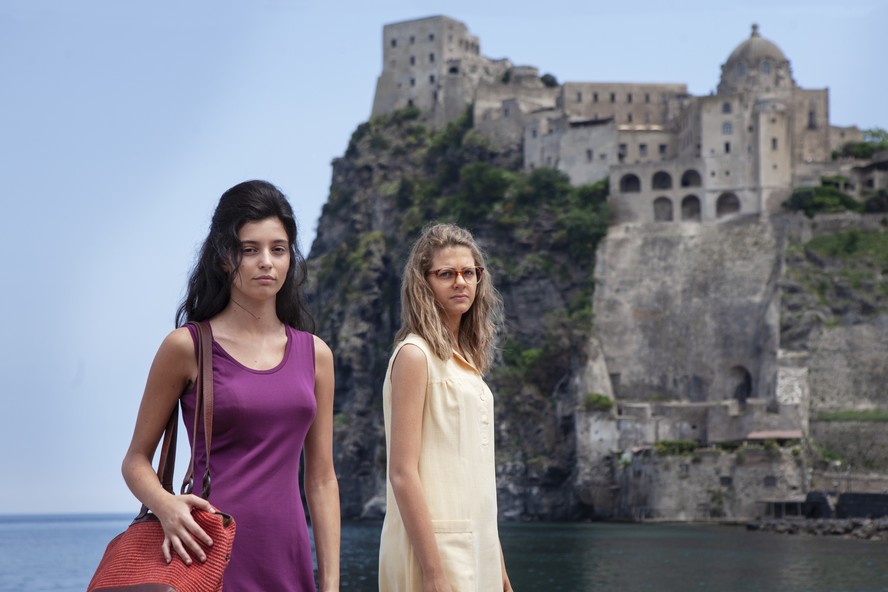 As atrizes Gaia Girace e Margherita Mazzucco na adaptação da HBO de “A amiga genial”, romance de Elena Ferrante
