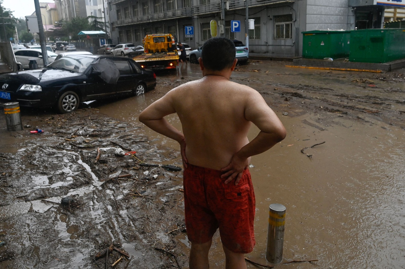 Cerca de 31.338 pessoas foram transferidas para locais seguros na capital chinesa — Foto: Pedro Pardo / AFP