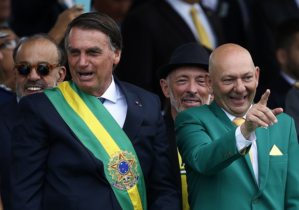 Bolsonaro ao lado de Hang no Sete de Setembro do ano passado — Foto: Cristiano Mariz