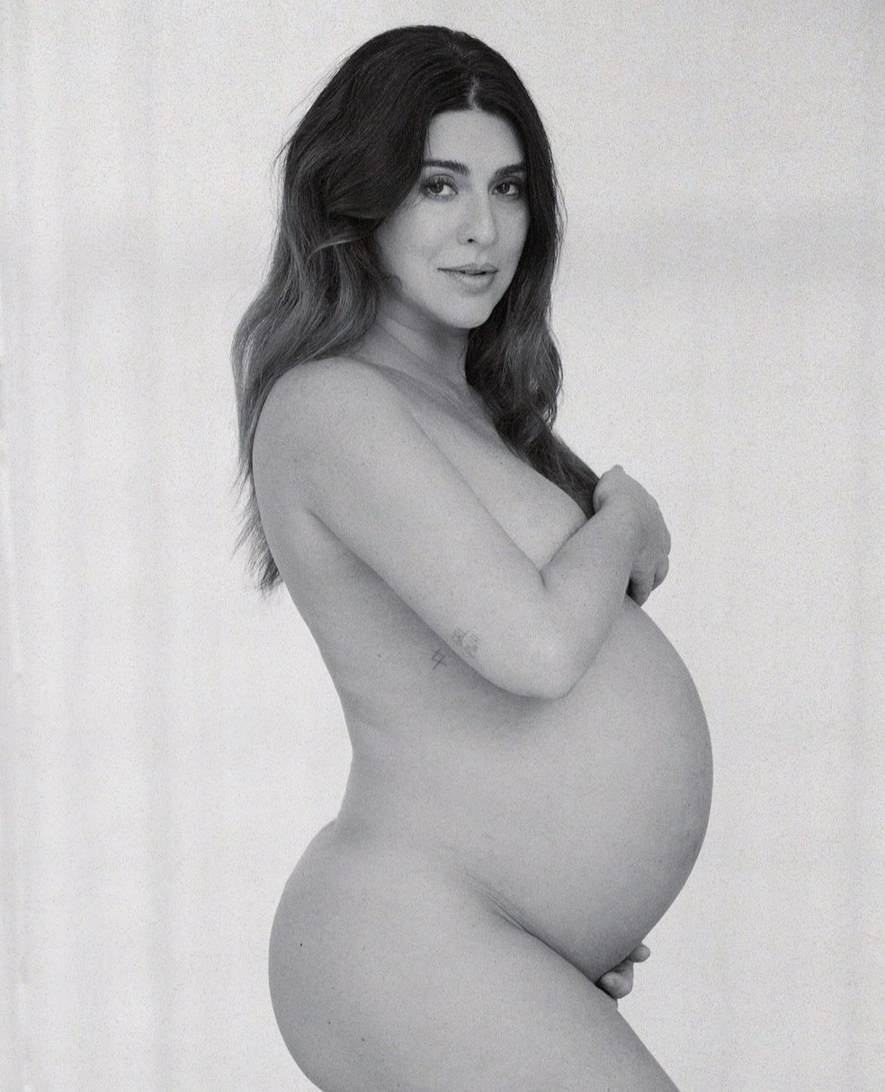 Fernanda Paes Leme posa nua e mostra barriga na reta final da gravidez — Foto: Reprodução/Instagram