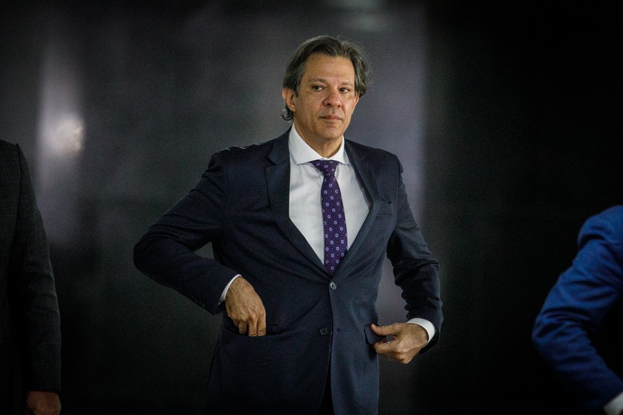 O ministro da Fazenda, Fernando Haddad, na chegada ao Planalto para cerimônia de lançamento do Plano Safra nesta quarta