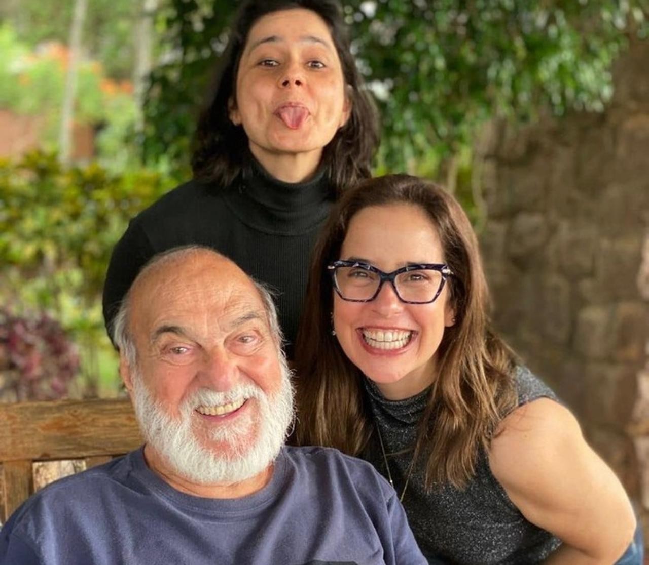 Lima Duarte com as netas Daniela Gracindo e Palomma Duarte — Foto: Reprodução Instagram