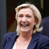 A ultradireitista francesa Marine Le Pen deixando a sede do RN em Paris - Dimitar DILKOFF / AFP