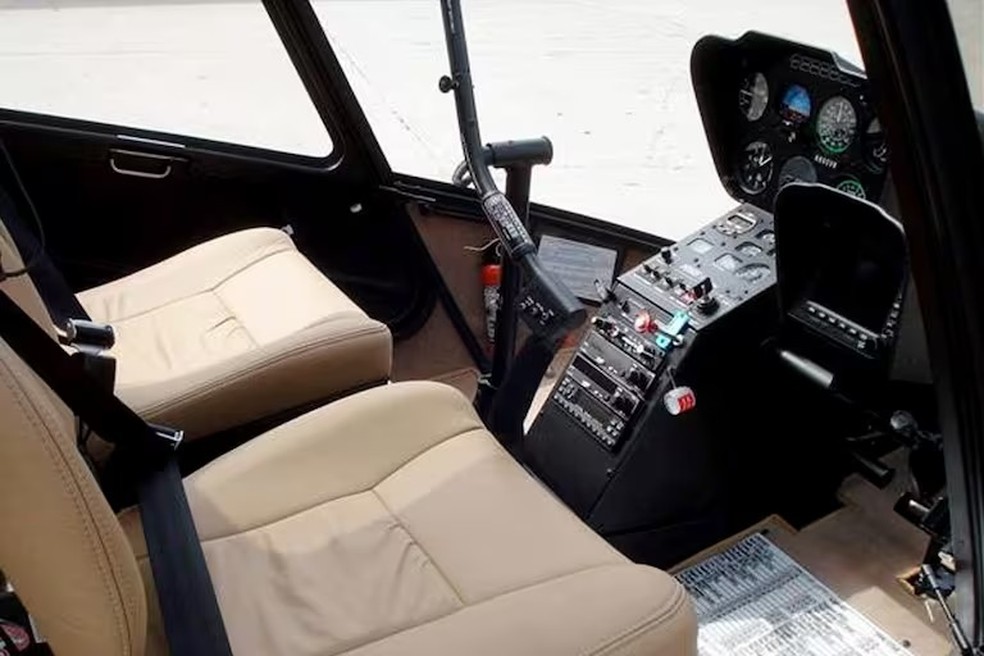 O interior do helicóptero Robinson R66 — Foto: La Nación