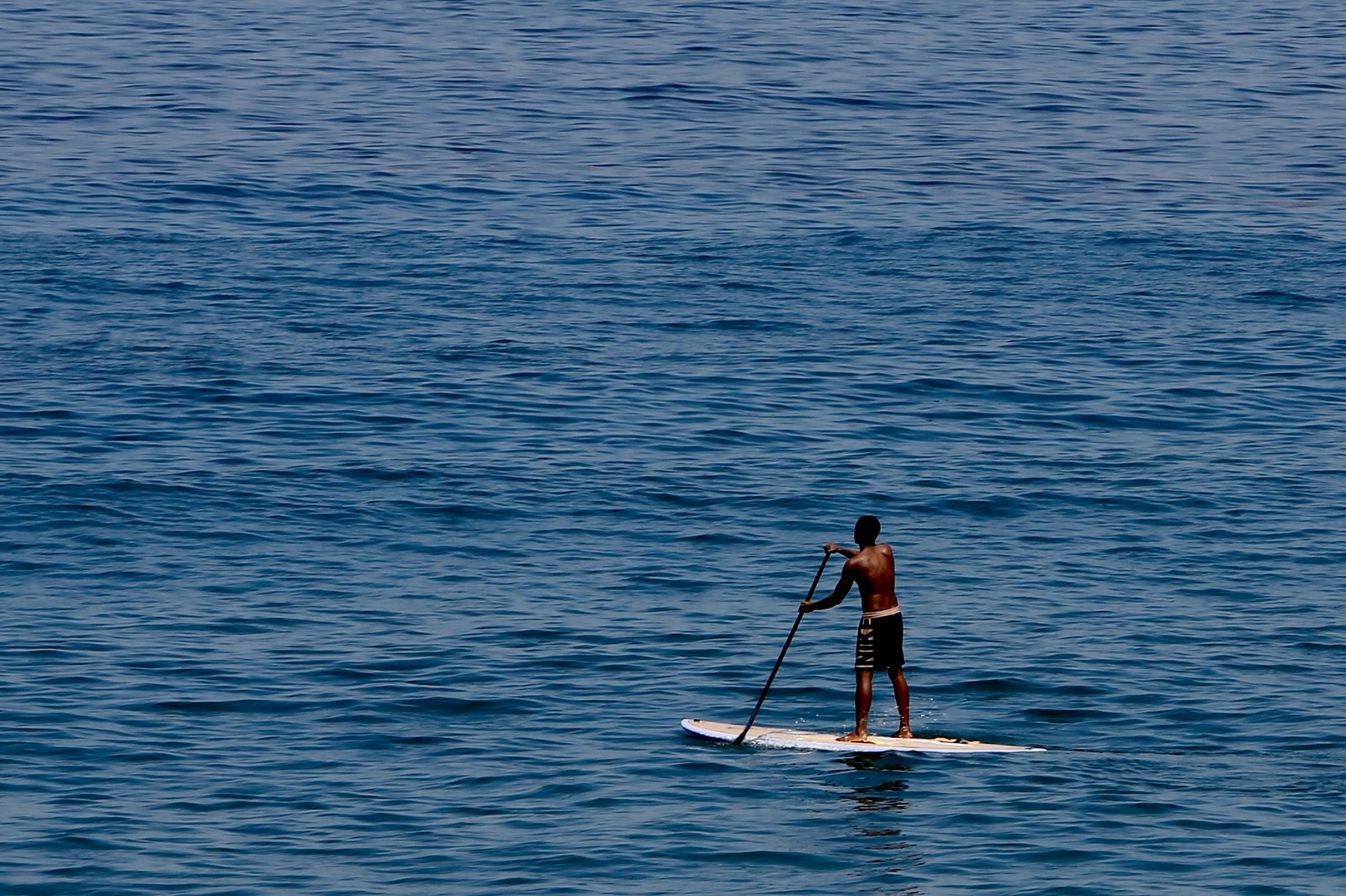 Último domingo do verão, no Rio, registrou sensação térmica de 62,3 graus e bateu novo recorde de calor — Foto: Fábio Rossi